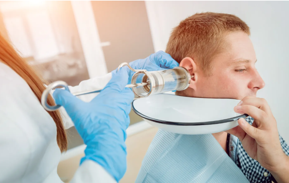 Видалення сірчаної пробки